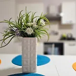 شقة Bral 8 Two-bedroom Beachfront *