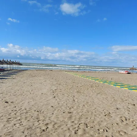 Bral 8 Two-bedroom Beachfront דורס