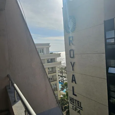 Bral 8 Two-bedroom Beachfront Дуррес