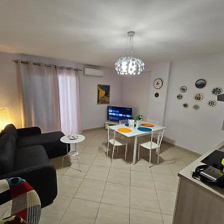 Bral 8 Two-bedroom Beachfront Apartment *